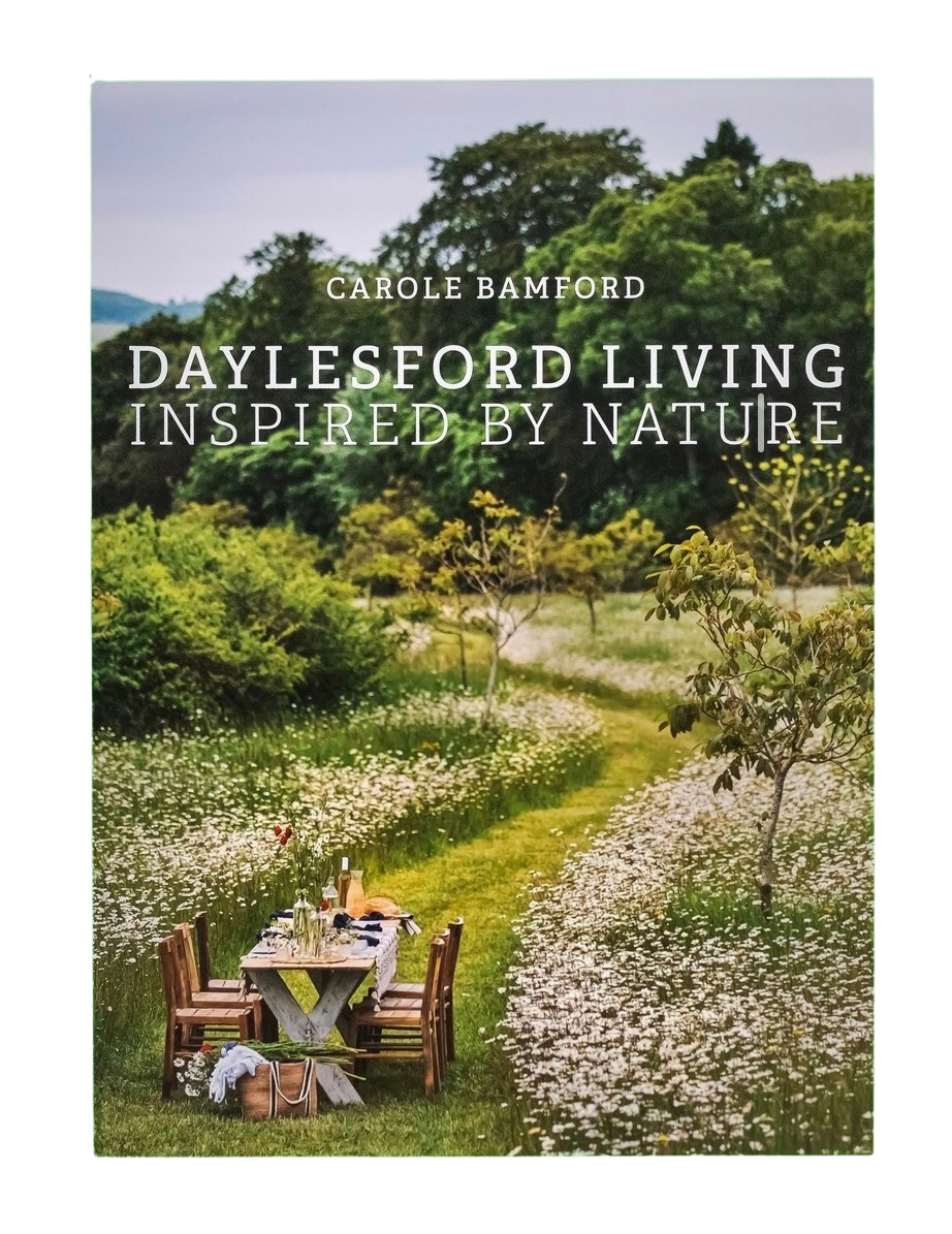 Book cover of 'Daylesford Living: Inspired by Nature' with a scenic outdoor setting.