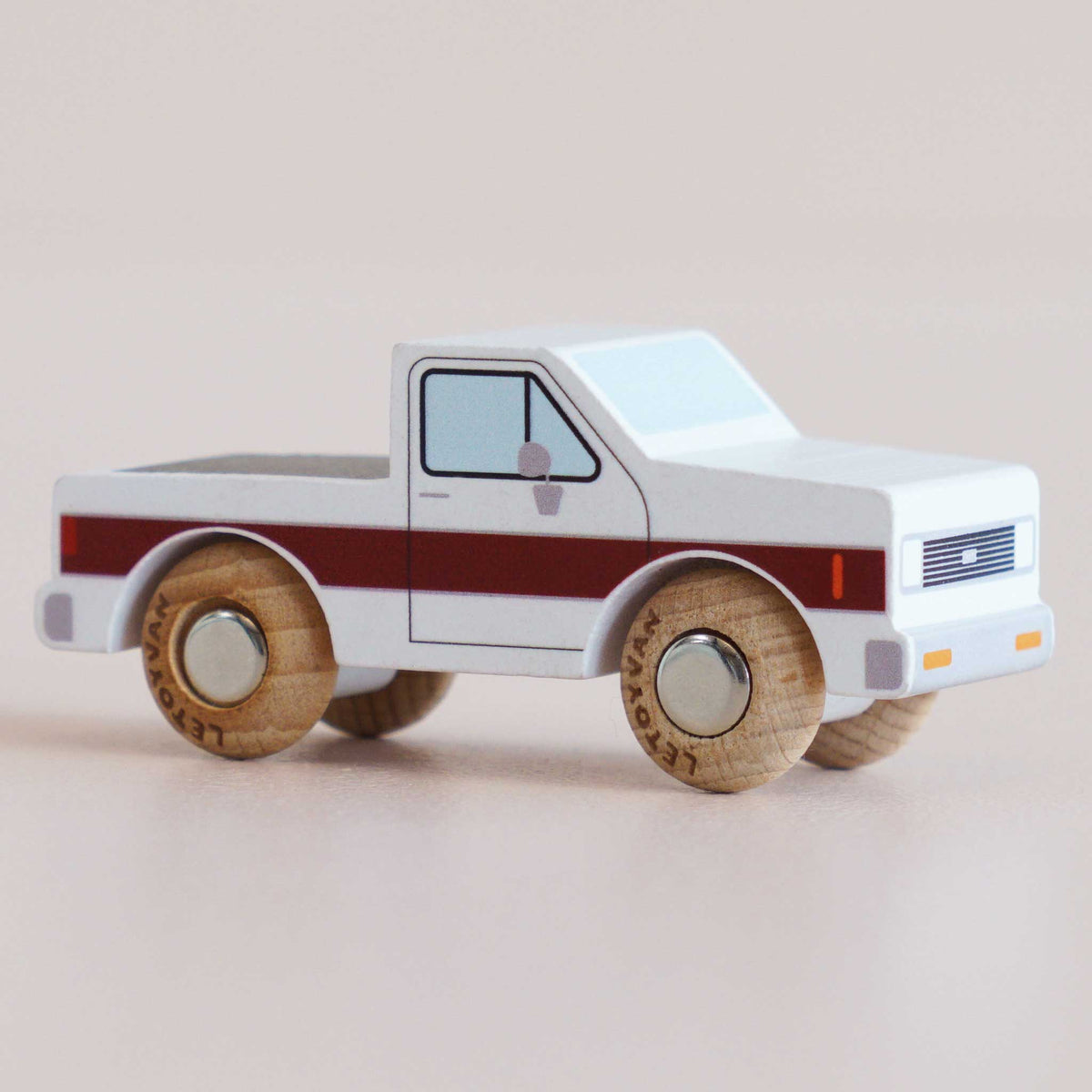 Le Toy Van Charlie Wooden Toy Truck – No. 30 GT165