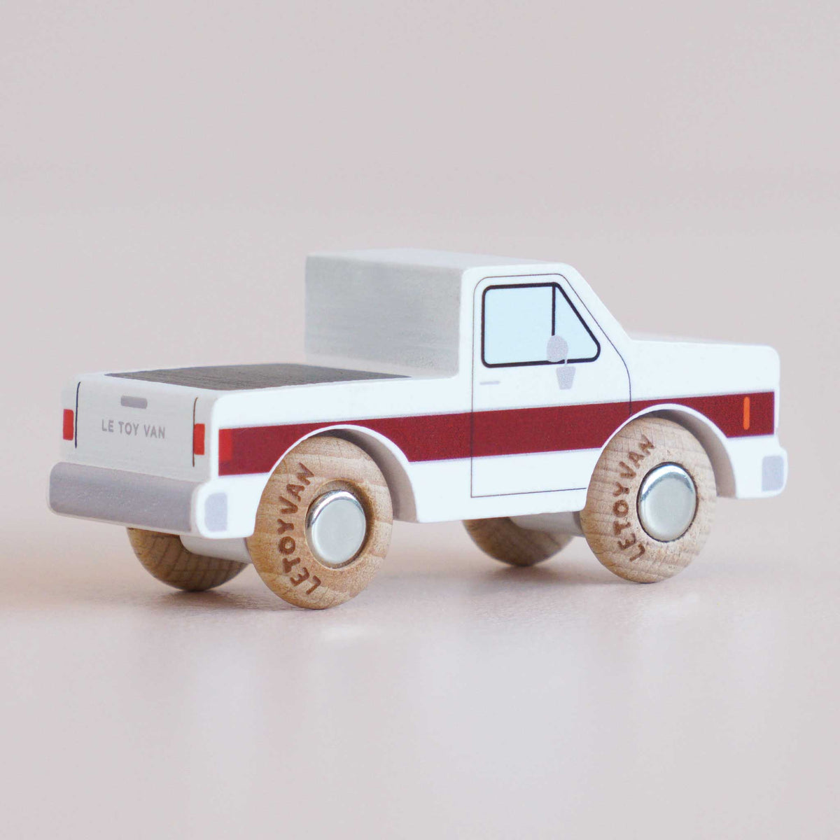 Le Toy Van Charlie Wooden Toy Truck – No. 30 GT165