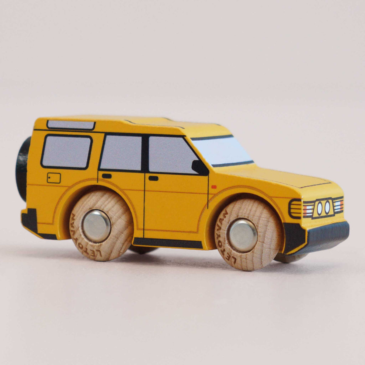 Le Toy Van Riley Wooden Toy Car – No. 35 GT195
