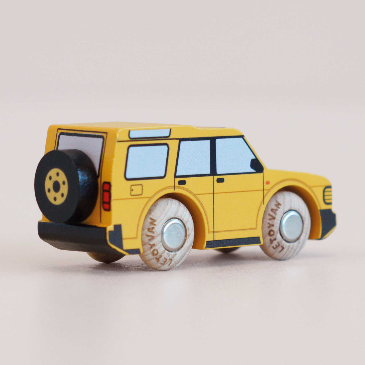 Le Toy Van Riley Wooden Toy Car – No. 35 GT195