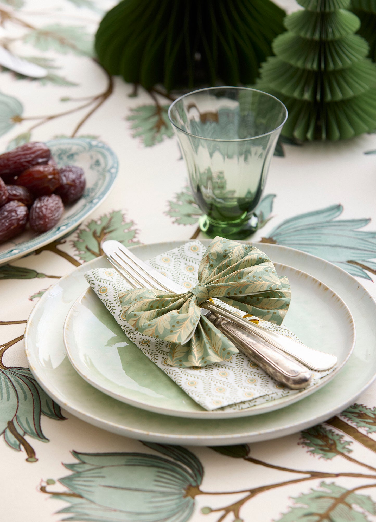 Bungalow “Flora Sage” Tablecloth