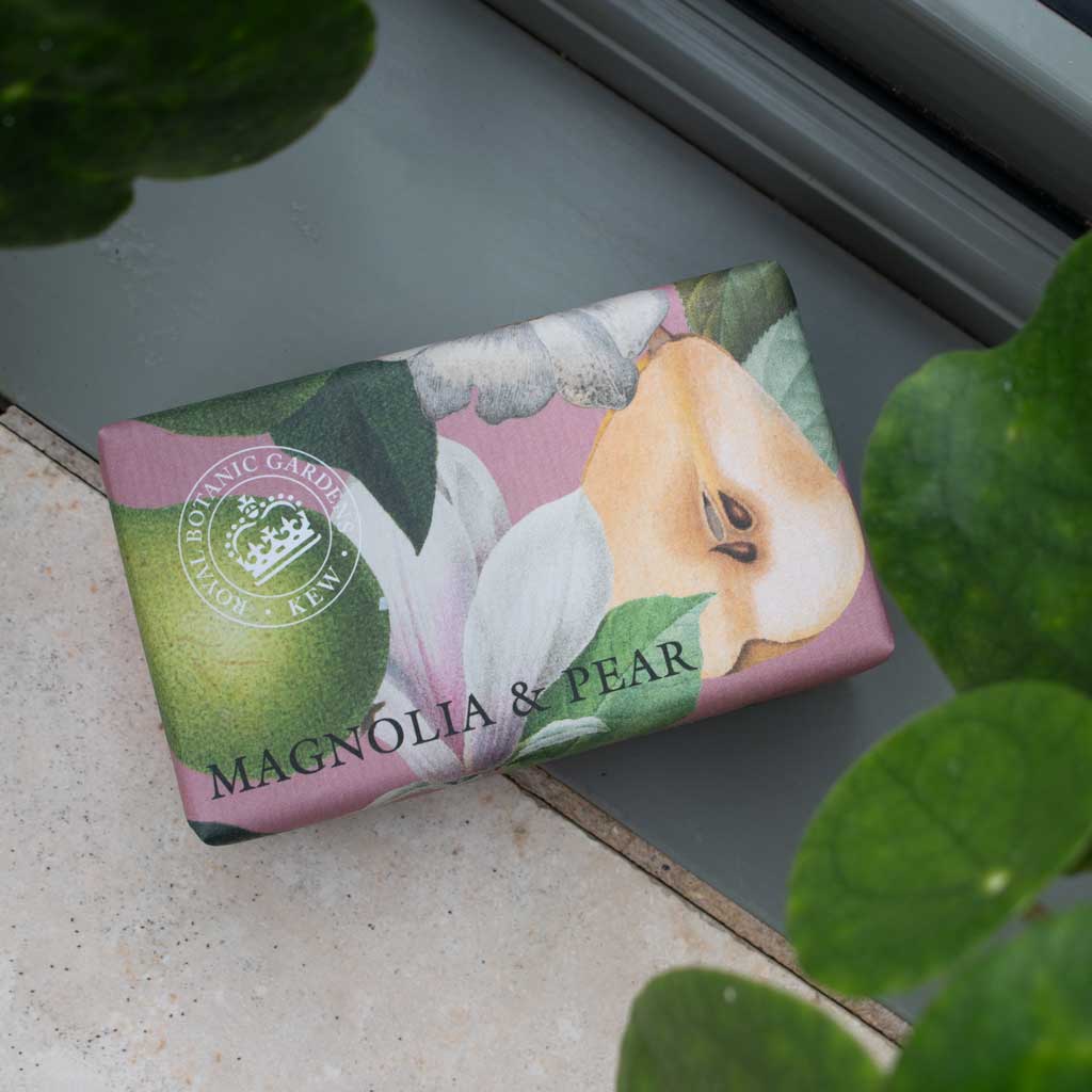 Magnesium and pear soap bar made with mineral-rich magnesium and a fresh, delicate pear fragrance